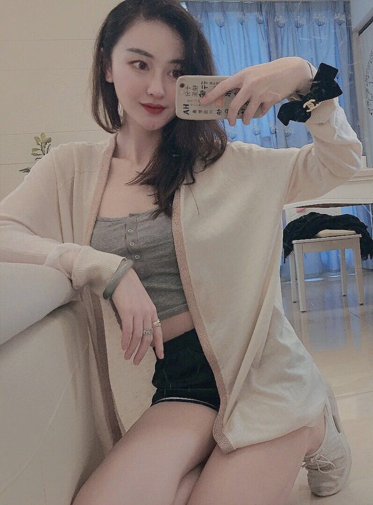 ?金金?-广东省·广州市·天河区--喜欢音乐,会钢琴,平时喜欢拍照和看书,现在研究美食,出图快,在线接单
