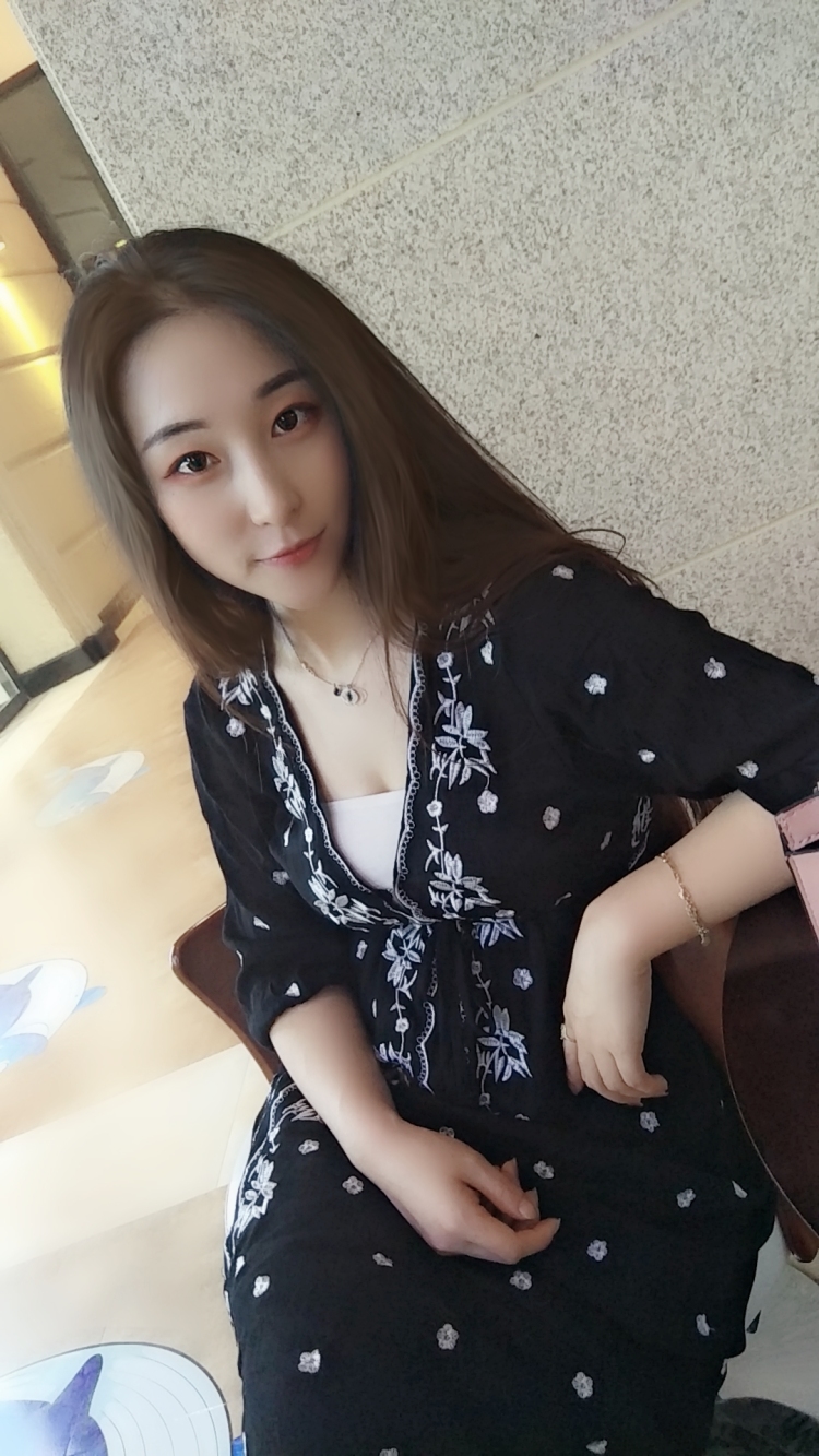美漱-陕西省·西安市·未央区-头条-平时喜欢拍照,喜欢自拍,配有一套单反,希望可以寄拍,空余时间较多。可甜可盐,什么风格都可以驾驭。买家秀、拆箱均可,希望合作愉快。