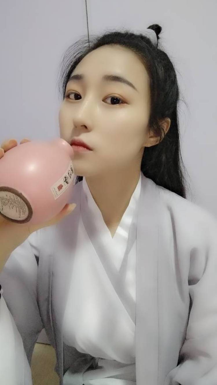 美漱-陕西省·西安市·未央区-头条-平时喜欢拍照,喜欢自拍,配有一套单反,希望可以寄拍,空余时间较多。可甜可盐,什么风格都可以驾驭。买家秀、拆箱均可,希望合作愉快。