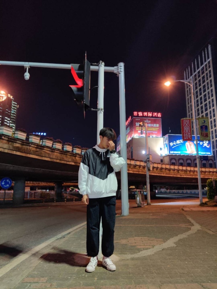 我-湖南省·衡阳市·蒸湘区--本人在校大学生,身高175,体重115。平时空闲时间比较多。喜欢拍照,摄影。可接淘宝店铺模特。
服务范围:买家秀,网拍模特