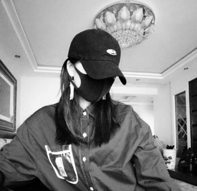 🔅-内蒙古自治区·呼和浩特市·玉泉区-抖音,公众号,微博-曾经做过网络运营,会PR,PS等Adobe系列软件,有绘画功底,善于色彩搭配,有拍照摄影工作经历,喜欢购物,某宝资深用户