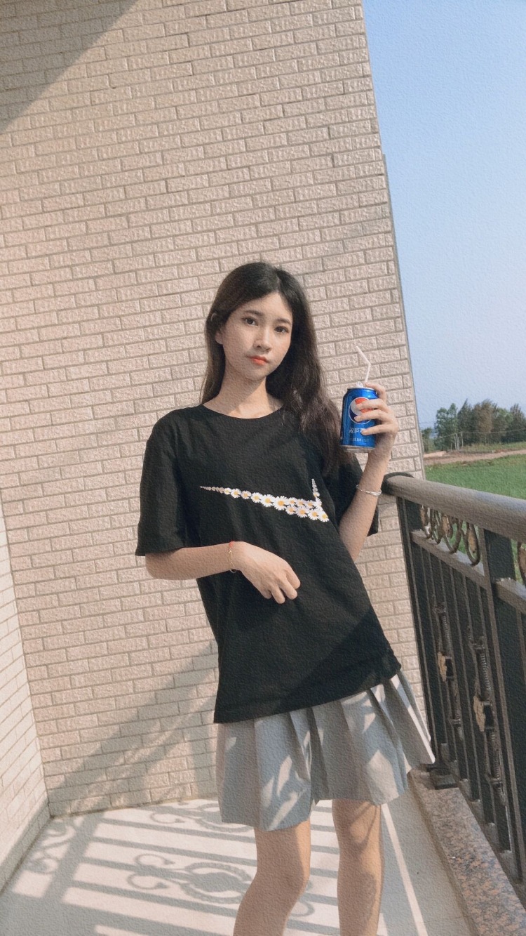 精致的猪猪-广东省·广州市·天河区--身高163
体重80斤
01年的女孩子 喜欢拍照 玩短视频
时间充足,可接买家秀,送拍,推广,文字单等都可以
服装,鞋类,饰品,口红等都可接
