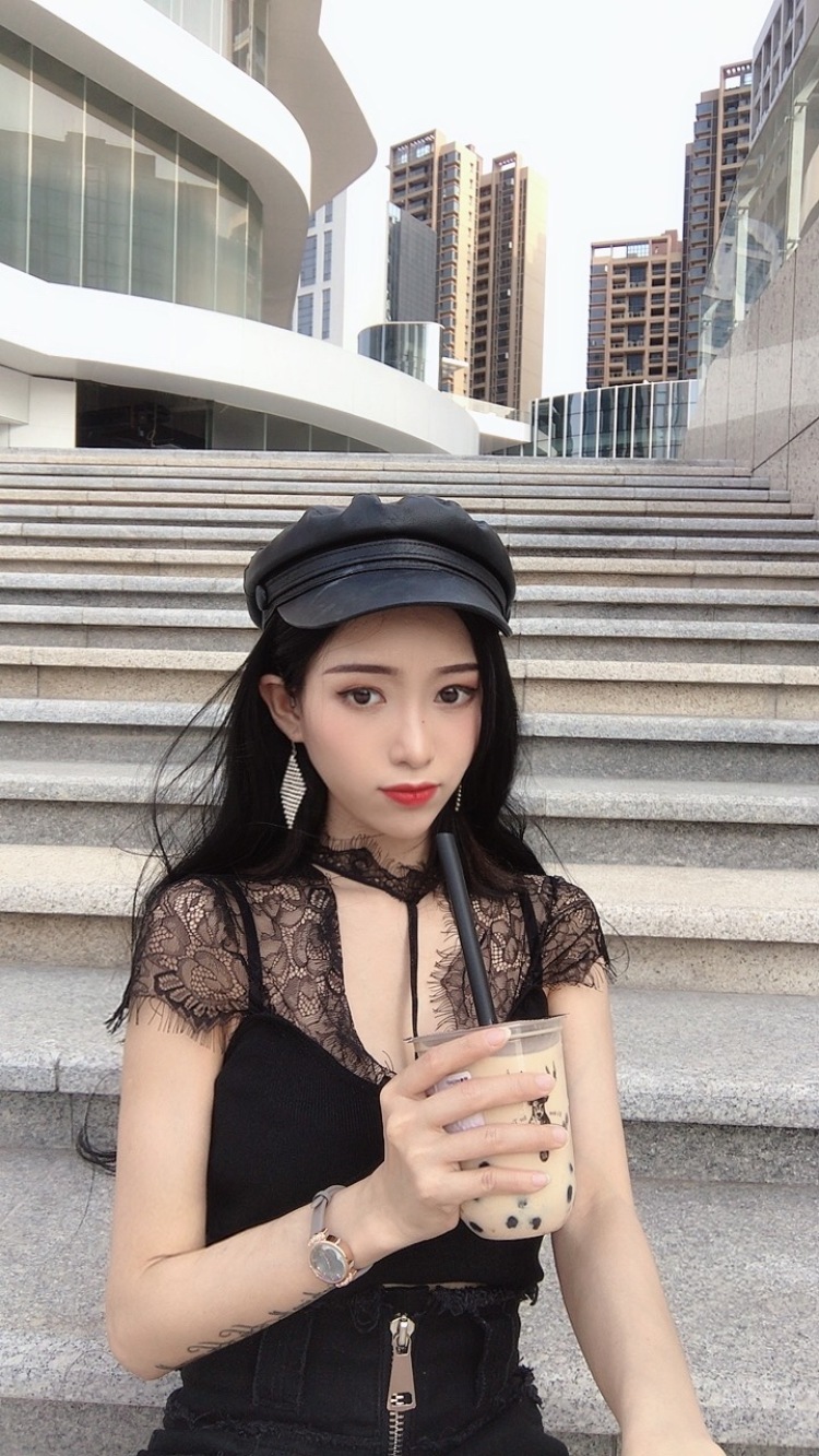 九儿-广东省·中山市·西区街道-抖音-平时爱拍照,爱拍视频,买家秀、直播带货、短视频创作、网红店探店打卡、商业演出(仅限舞蹈的商演)都可以,需要合作的商家可以联系我哦!