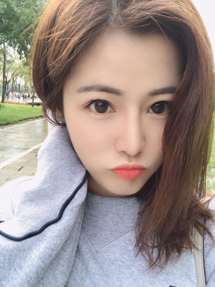 Betsy-黑龙江省·牡丹江市·东宁市-抖音，微博，***-网拍，买家秀，短视频带货，会唱歌，跳舞，会修图PS，可以微博，朋友圈发图，可以根据商品类别需要而选择不同的拍摄场景。
