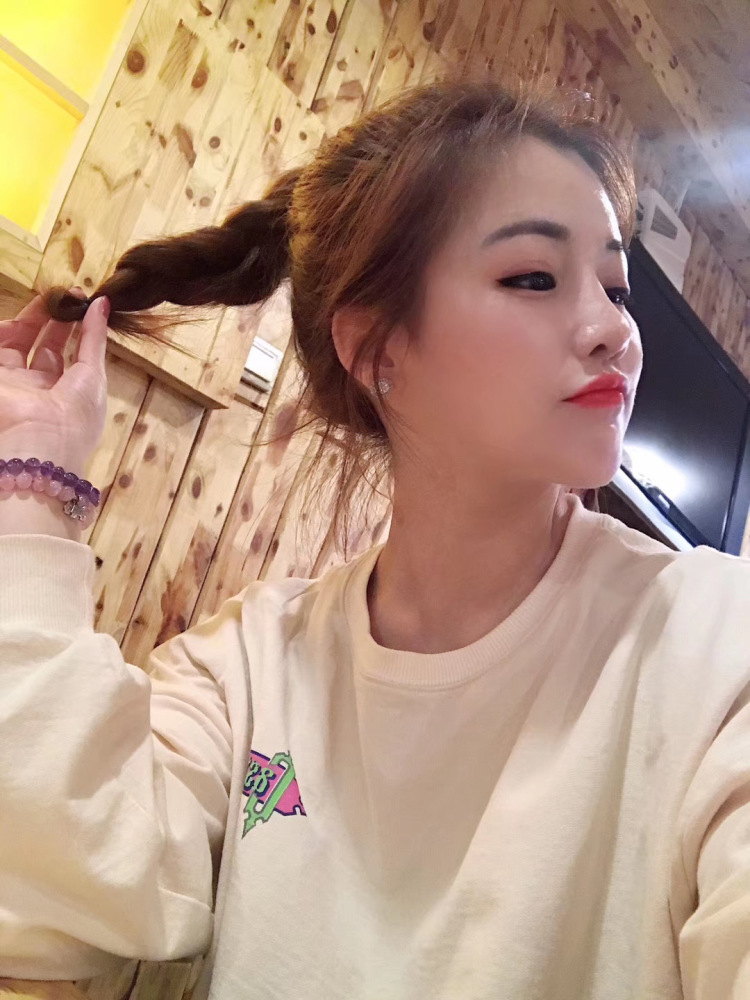 Betsy-黑龙江省·牡丹江市·东宁市-抖音，微博，***-网拍，买家秀，短视频带货，会唱歌，跳舞，会修图PS，可以微博，朋友圈发图，可以根据商品类别需要而选择不同的拍摄场景。
