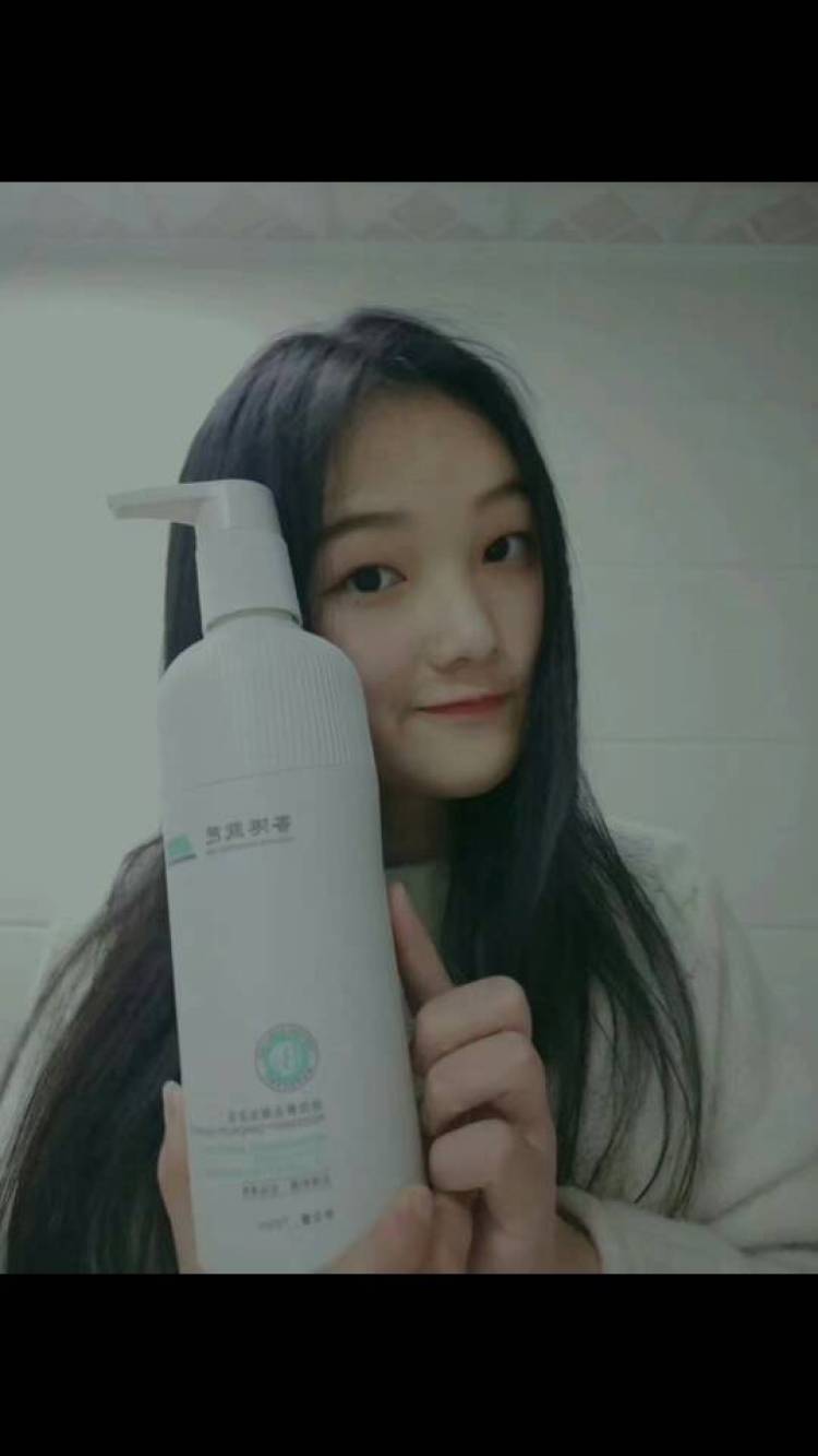 十一-湖南省·娄底市·新化县-QQ好友-图片是最近接的一个洗发水的单子，拍的小视频截了3张图，发现我还蛮适合这种风格的嘻嘻。
夏天要来了，想接漂亮的小裙子，衣服单子，最好不用寄回的那种，各位商家大大想一下，佣金加邮费是不是和衣服成本差不不多