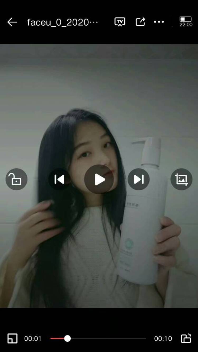 十一-湖南省·娄底市·新化县-QQ好友-图片是最近接的一个洗发水的单子，拍的小视频截了3张图，发现我还蛮适合这种风格的嘻嘻。
夏天要来了，想接漂亮的小裙子，衣服单子，最好不用寄回的那种，各位商家大大想一下，佣金加邮费是不是和衣服成本差不不多