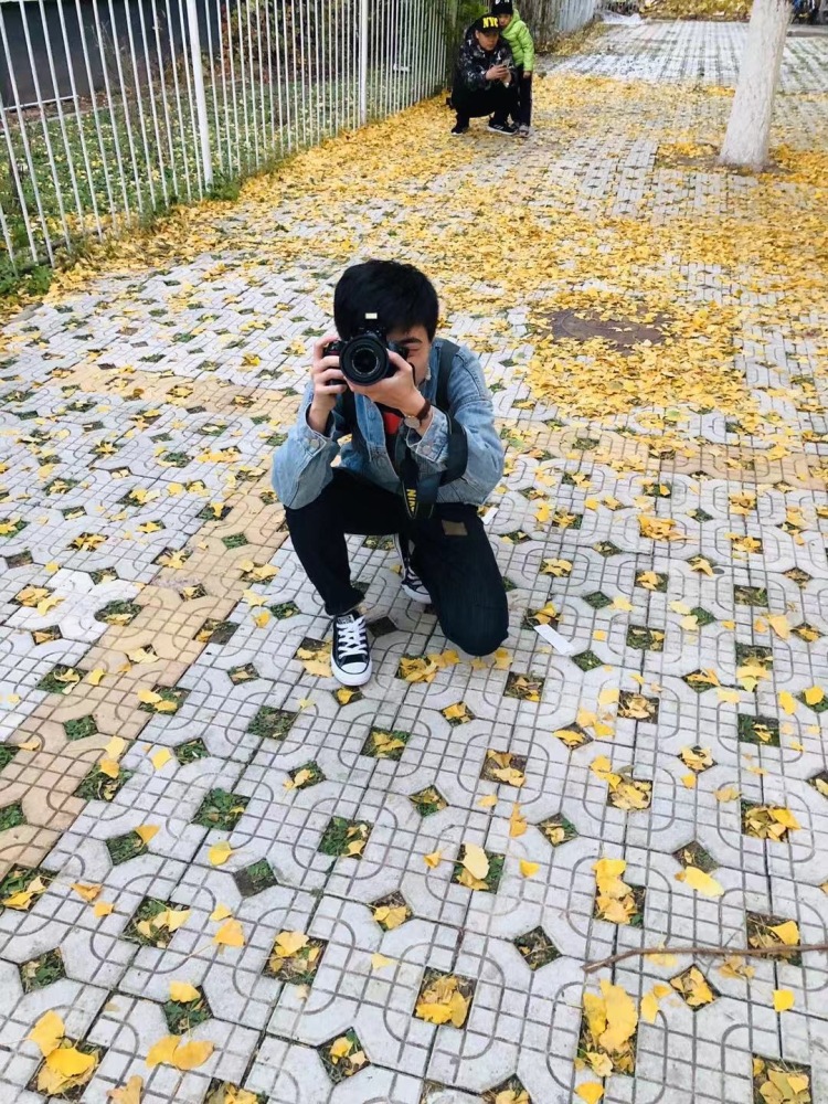 ____ 婪-辽宁省·沈阳市·和平区-抖音,微博,快手-拍摄抖音,有宠物,有单反相机会简单ps修图,有吉他,尤克里里电子琴等乐器