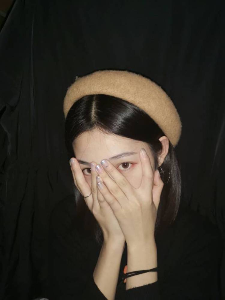 花花-河南省·漯河市·源汇区-抖音,***,朋友圈-本人170cm,46kg,在校大学生,喜欢拍照,各种风格衣服均可驾驭,拍过卖家秀等,帽子,衣服,首饰,鞋子均可拍,最喜温柔风,御姐风。