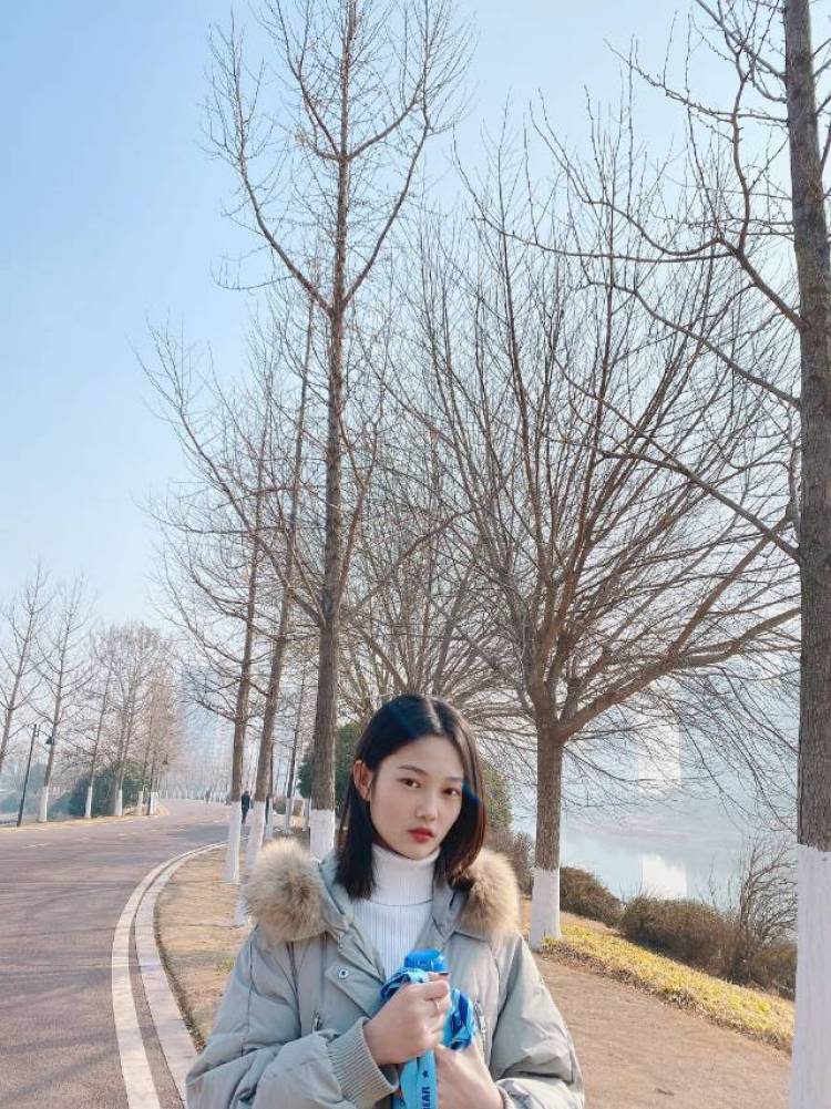 花花-河南省·漯河市·源汇区-抖音,***,朋友圈-本人170cm,46kg,在校大学生,喜欢拍照,各种风格衣服均可驾驭,拍过卖家秀等,帽子,衣服,首饰,鞋子均可拍,最喜温柔风,御姐风。