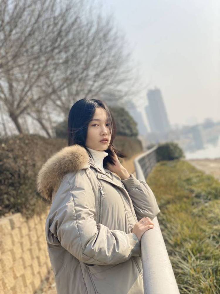 花花-河南省·漯河市·源汇区-抖音,***,朋友圈-本人170cm,46kg,在校大学生,喜欢拍照,各种风格衣服均可驾驭,拍过卖家秀等,帽子,衣服,首饰,鞋子均可拍,最喜温柔风,御姐风。