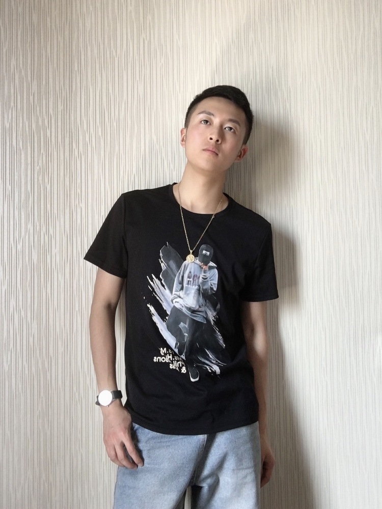 刘佳明-四川省·成都市·金牛区--买家秀,平面模特,约拍。
形象过关,身材比例协调。腿细,脚小,单眼皮。