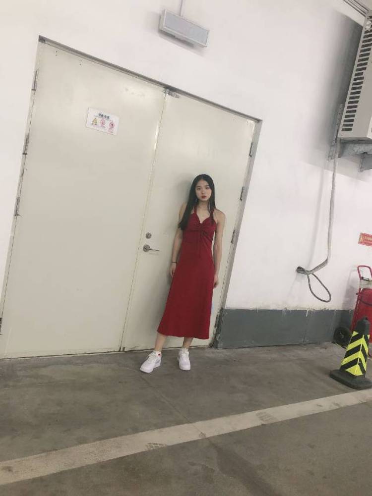 Mxy-吉林省·四平市·铁西区--本人可塑性强,身高165,体重95
老板提出的要求我会尽力去做到,虽然玩的社交广大软件没有什么粉丝,因为我没发什么作品,如果想让我推广产品,开箱测评的话,我也可以慢慢去做,慢慢涨粉。可拍买家秀做网拍模