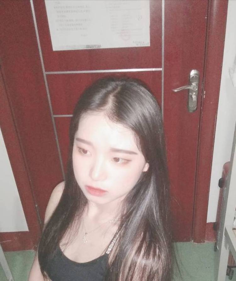 Mxy-吉林省·四平市·铁西区--本人可塑性强,身高165,体重95
老板提出的要求我会尽力去做到,虽然玩的社交广大软件没有什么粉丝,因为我没发什么作品,如果想让我推广产品,开箱测评的话,我也可以慢慢去做,慢慢涨粉。可拍买家秀做网拍模