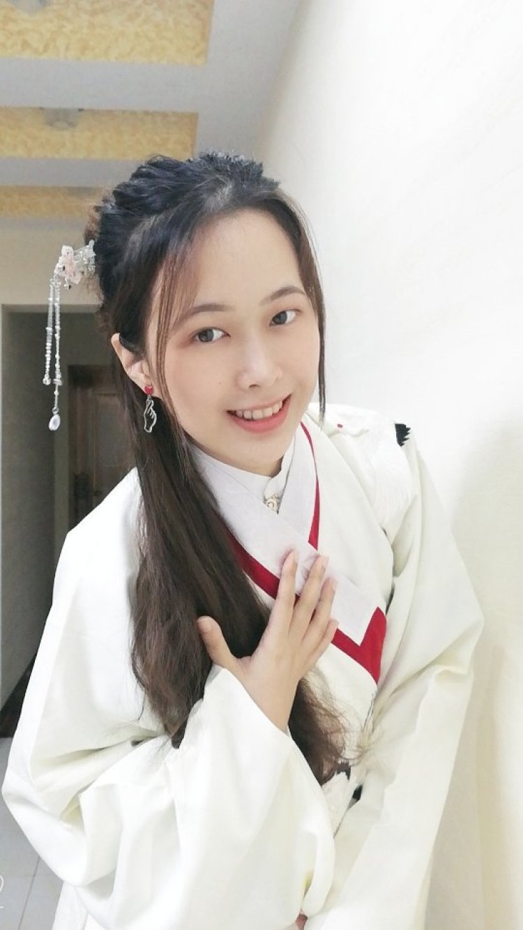 -广东省·东莞市·石龙镇--身高170cm,体重56kg,平面设计师一名,接单赚点零花钱