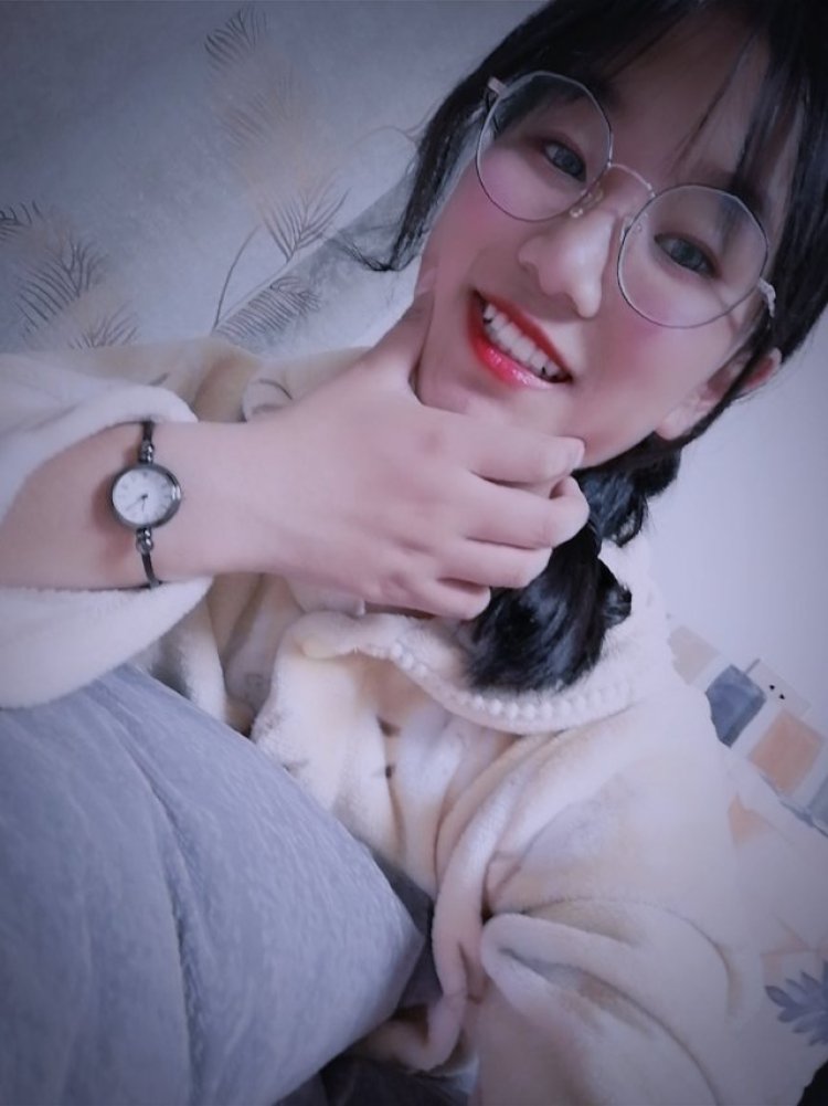 刘轻月XCHNXHW.-安徽省·阜阳市·颍州区-知乎抖音-我是一名十六岁的学生,平时喜欢唱歌表演,也很喜欢拍照,希望有机会可以尝试一下,谢谢!