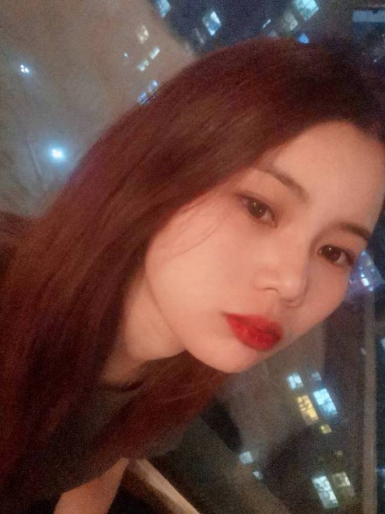 如也-内蒙古自治区·巴彦淖尔市·临河区--在校女大学生,有学习编导和播音主持
擅长写文章和拍美美的照片
主要想接一些买家秀,其他的例如短视频带货、微电影拍摄、网红店探店打卡、平面模特兼职等等我都愿