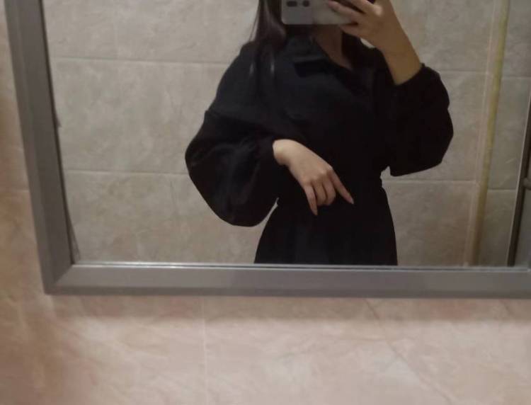 旺仔巧克力-重庆市·县·丰都县-抖音,快手,***,微博,-身高155,体重98学生党,会穿搭会p图会摄影
会教一些矮胖的小姐姐们怎么穿搭比如胸大可以穿束腰V领显身材的一种。主要在快手,***,抖音三个软件上活跃 还有一些微博等。性格活泼开朗