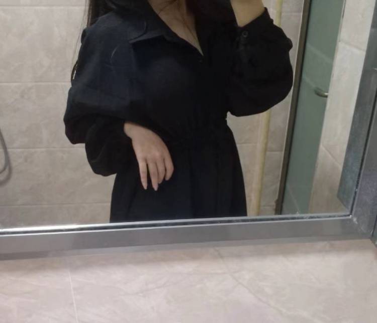 旺仔巧克力-重庆市·县·丰都县-抖音，快手，***，微博，-身高155，体重98学生党，会穿搭会p图会摄影
会教一些矮胖的小姐姐们怎么穿搭比如胸大可以穿束腰V领显身材的一种。主要在快手，***，抖音三个软件上活跃 还有一些微博等。性格活泼开朗