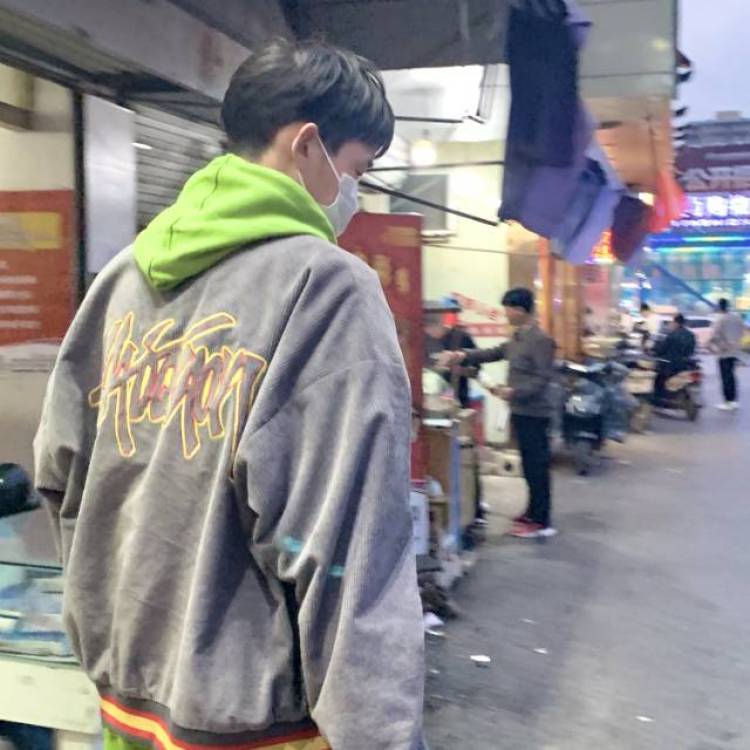 学友热,-安徽省·蚌埠市·龙子湖区-抖音-在校大学生,兼职。身高190,可接买家秀,可接寄回,真实可靠