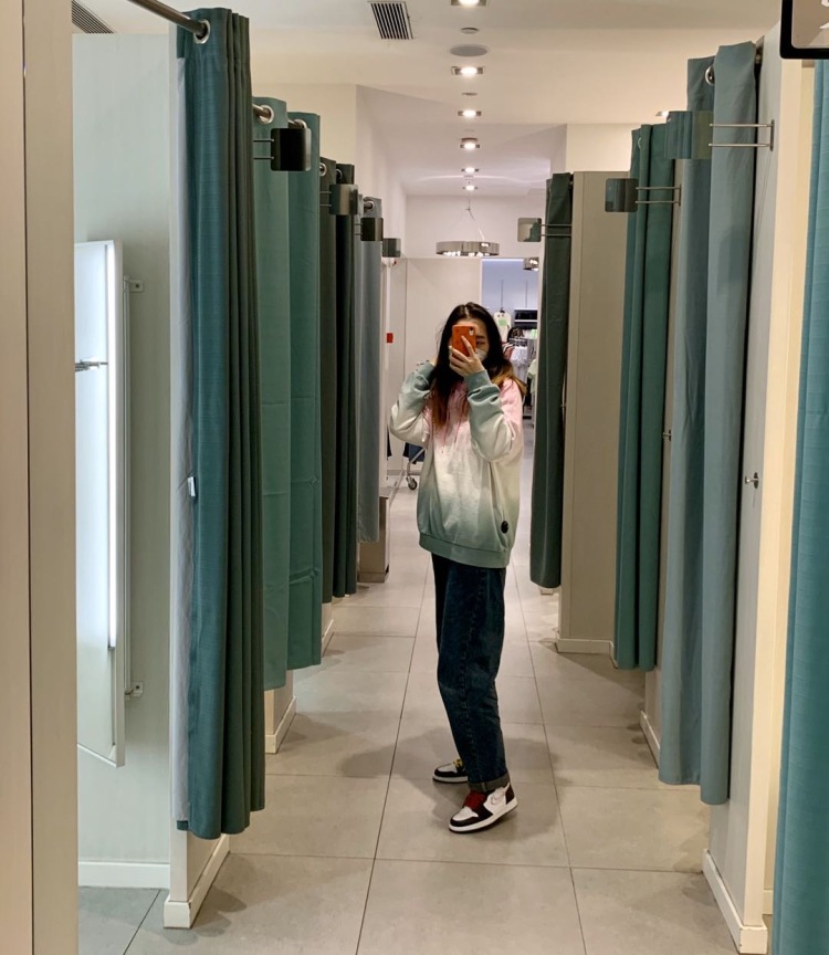 阿一-江苏省·南京市·江宁区-微博,美拍,***-录过美妆视频在美拍上有个500的粉,***上的发布的内容浏览量有1w的。可以写文案做分享,淘宝买家秀代拍都可以
