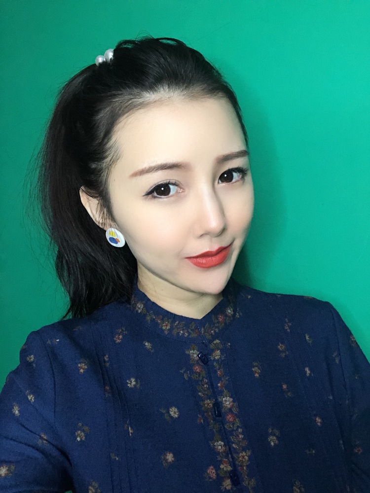 Eve🎁晒娃狂魔🕺🏻阿胶大王-北京市·北京市·顺义区-抖音 微博 美图秀秀 *** -特长 服饰搭配 从小对时装感兴趣 学过化妆 喜欢自拍 很有镜头感 可以做高质量买家秀 短视频带货 开箱测评等 两个儿子也非常可爱 可以做亲子拍摄
随便找了几张最近拍的没修过的原图