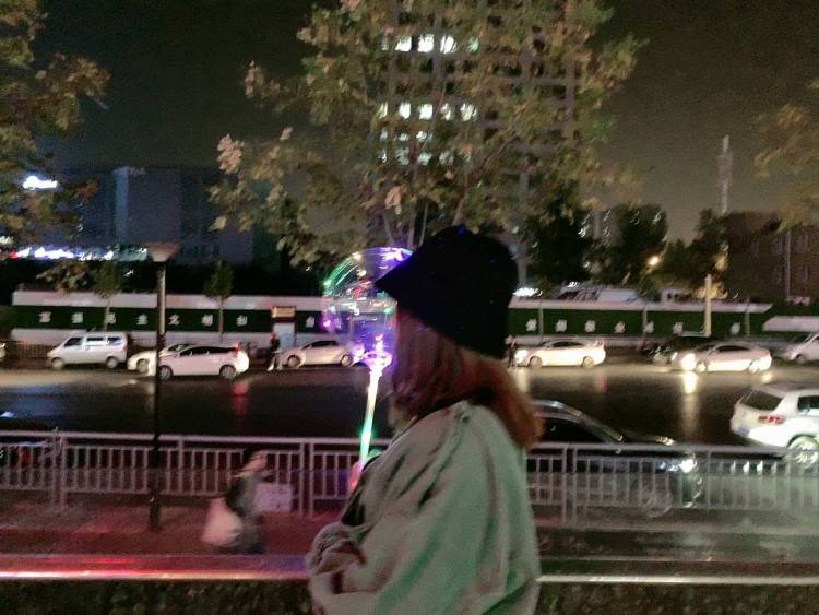 耶啵的小公主-河南省·周口市·项城市-微博-简单会点吉他,喜欢滑板,内心非常少女,非常喜欢一些酷酷的东西,可接指甲油,染发膏,耳饰,项链,衣服都非常可