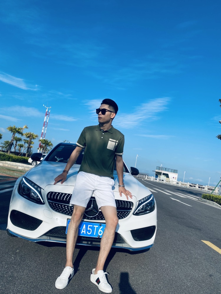 Chen- 💫-广东省·珠海市·斗门区-抖音-本人身高182,体重140,身材匀称,可以接网店电商的所有男装类型模特拍版,室内室外均可拍摄,会p图改色,3天内可出图,不满意可重拍。也可以接男装的线上平台直播带货。
