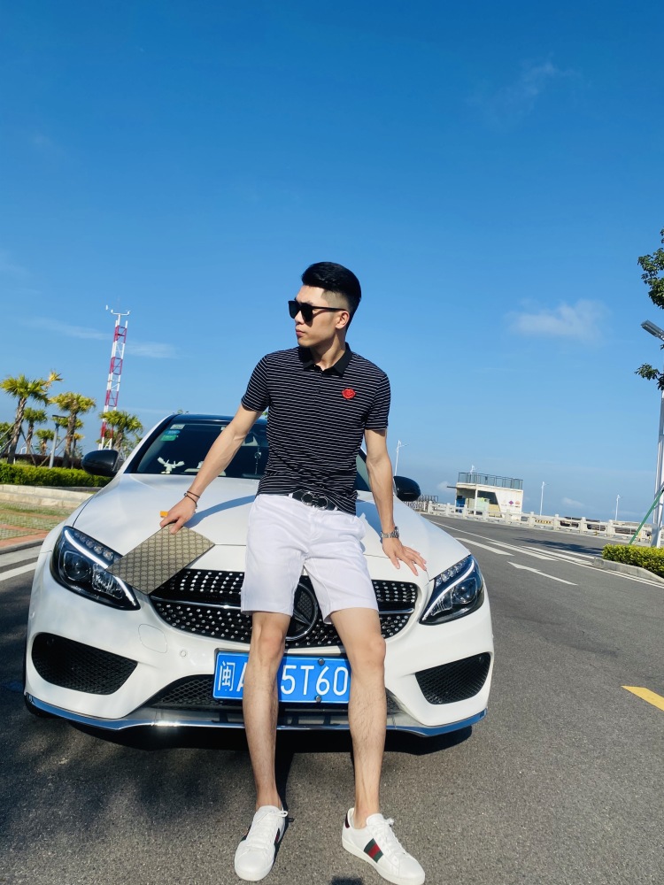Chen- 💫-广东省·珠海市·斗门区-抖音-本人身高182,体重140,身材匀称,可以接网店电商的所有男装类型模特拍版,室内室外均可拍摄,会p图改色,3天内可出图,不满意可重拍。也可以接男装的线上平台直播带货。