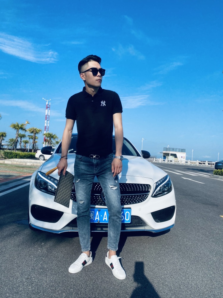 Chen- 💫-广东省·珠海市·斗门区-抖音-本人身高182,体重140,身材匀称,可以接网店电商的所有男装类型模特拍版,室内室外均可拍摄,会p图改色,3天内可出图,不满意可重拍。也可以接男装的线上平台直播带货。