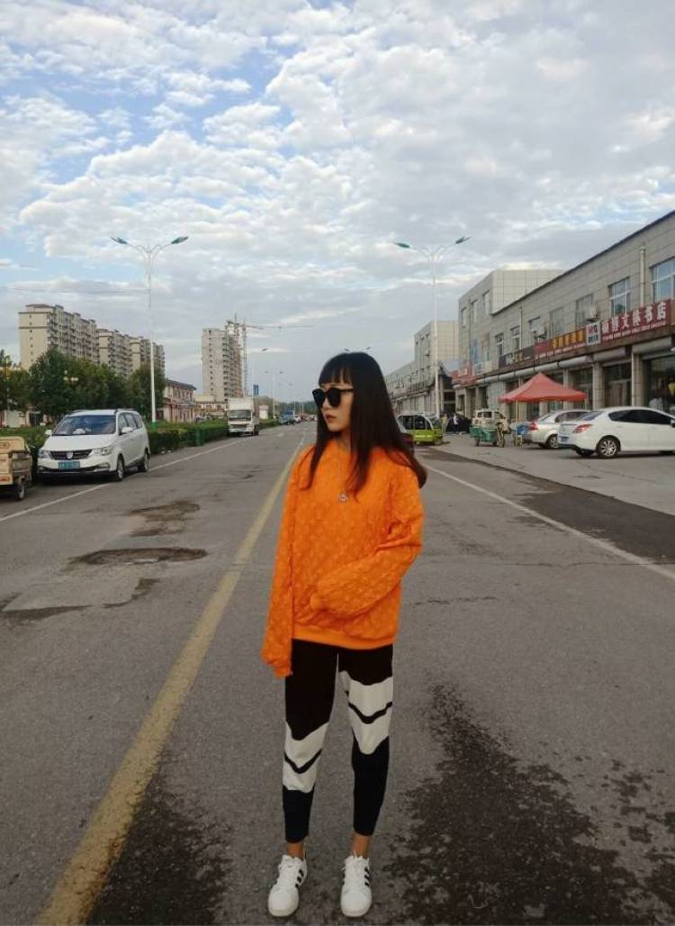 马明珠-山东省·滨州市·邹平县-快手 ***-会批图爱好拍照 在校学生 本人接单 保证高质量完成 有意向者联系我