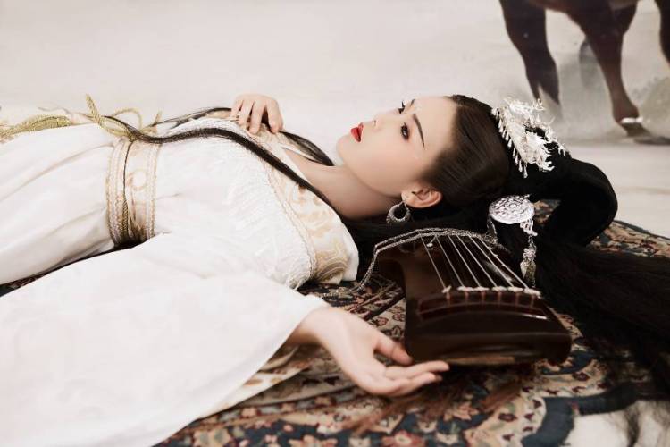 简单-陕西省·铜川市·王益区--平时兼职做礼仪模特,爱好拍照,演戏等,现在也从事演员工作,可以接淘宝单