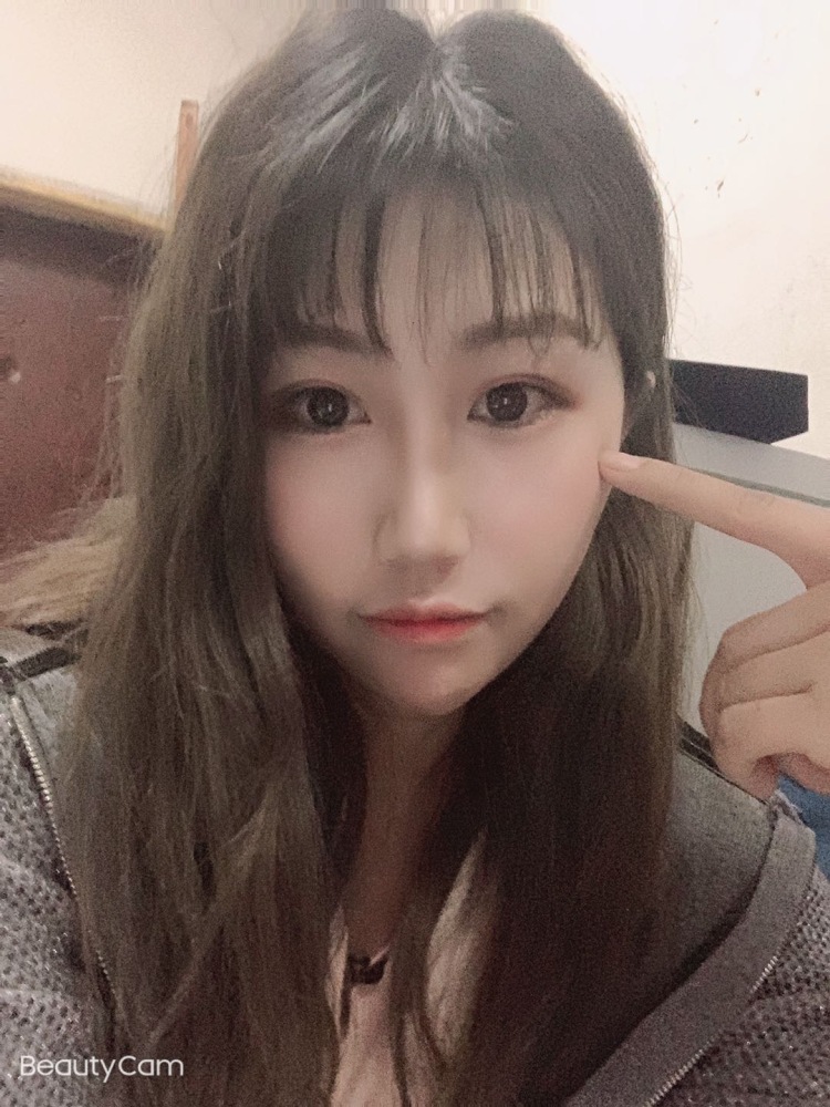 @creme-黑龙江省·齐齐哈尔市·铁锋区--在校学生,在线接单,服装主图,买家秀,帽子耳环指甲油口红服装鞋子etc.工作联系我 身高163 体重90