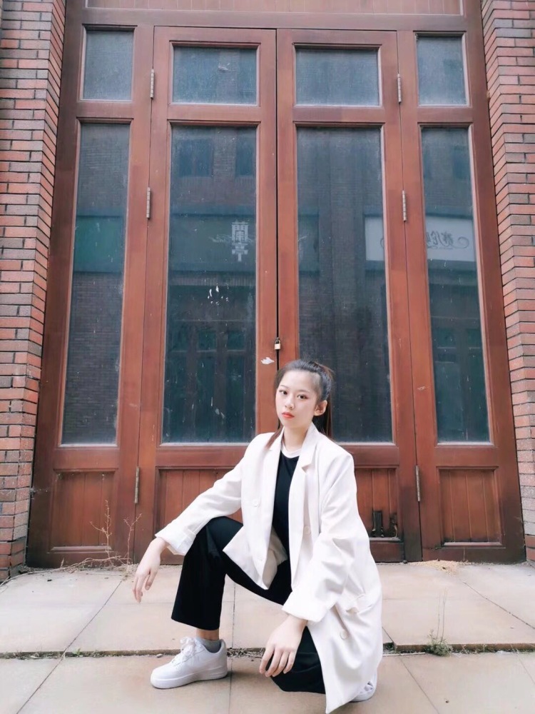 蕊-黑龙江省·哈尔滨市·方正县-抖音 快手 微博 -接买家秀 开箱测评 喜欢拍照会p图会化妆 质量保证🌟 拍到您满意为止
身高167 喜欢尝试多种风格