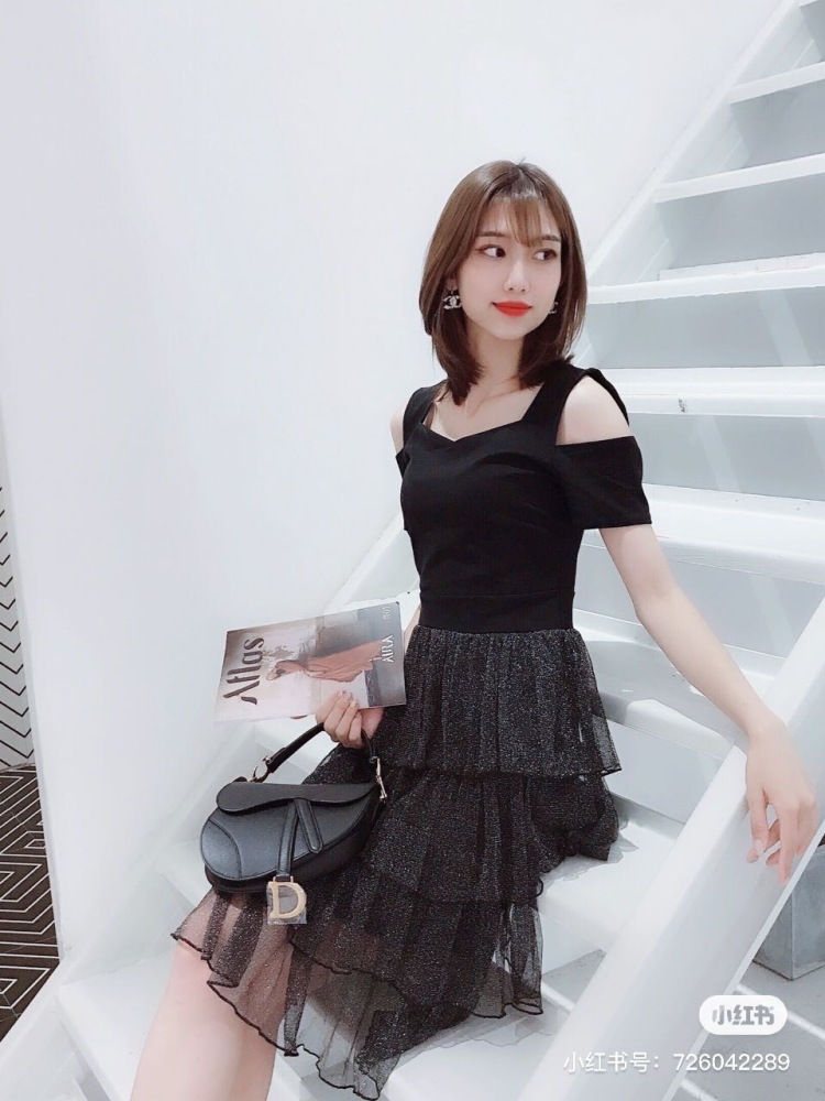 A*🔱精品欧韩货女装-福建省·泉州市·晋江市-抖音,***-本人是做兼职服装模特和脚膜!有长期经验希望有商家合作拍版可以寄拍 效果包你们满意 照片可以自己修 自己拍或者找更好颜值小姐姐拍都可以