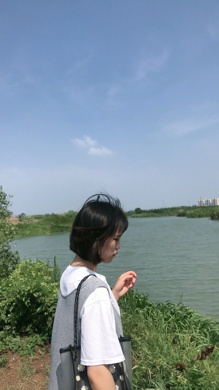 百事可乐-江苏省·常州市·金坛区-快手 抖音-自我认为自己是个甜美的女孩子，同时也可以接受任何风格。我相信自己有那个能力驾驭。身高1.65喜欢拍照，有个还不错的摄影师，