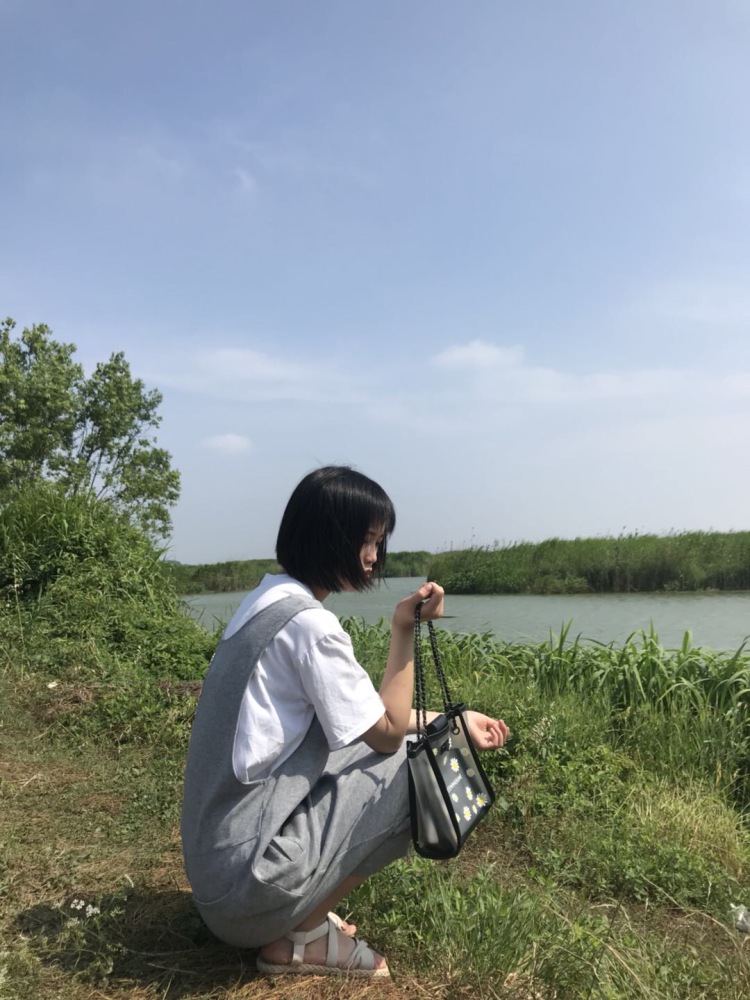 百事可乐-江苏省·常州市·金坛区-快手 抖音-自我认为自己是个甜美的女孩子,同时也可以接受任何风格。我相信自己有那个能力驾驭。身高1.65喜欢拍照,有个还不错的摄影师,