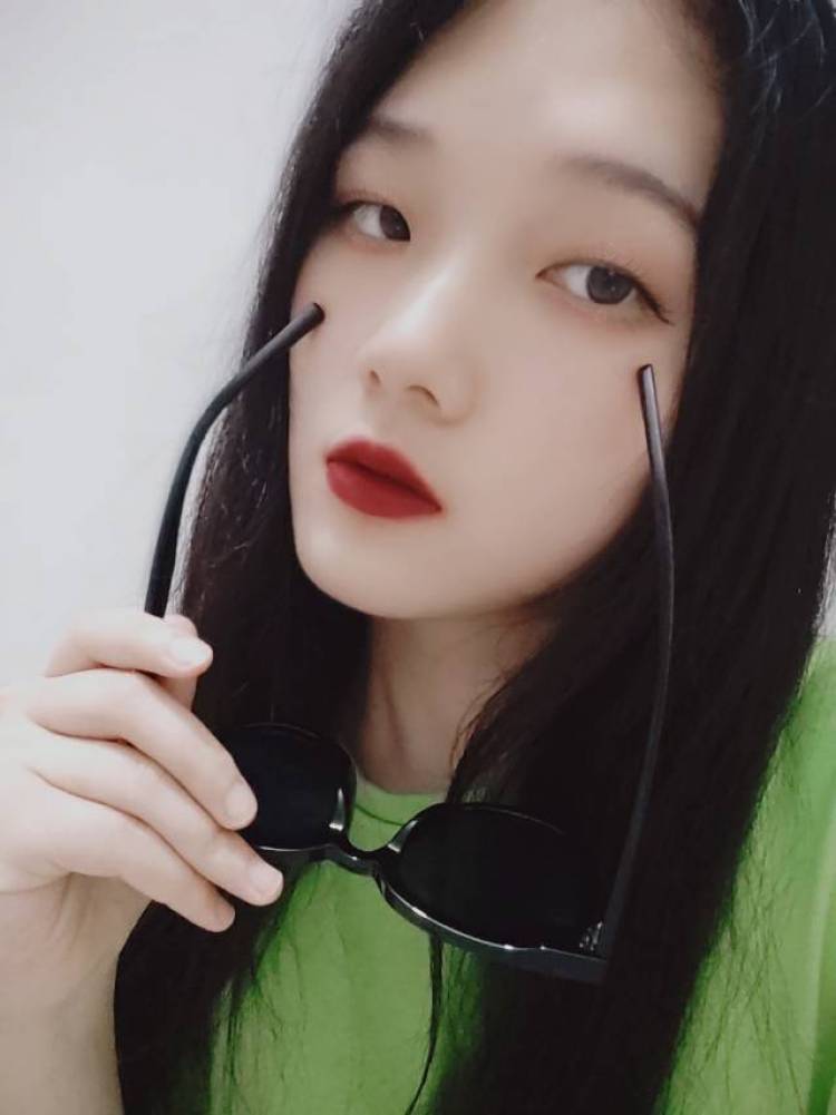 十一-湖南省·娄底市·娄星区-QQ好友-最近接的唇釉的单子,觉得商家人超级nice,看我那么认真做视频跟我说了很多东西,觉得收获很大。
其实我是第一次剪辑视频,拍了好几十条素材,文字音乐剪辑缩放倍速录音特效转场……搞到好晚,早上起来发给的商