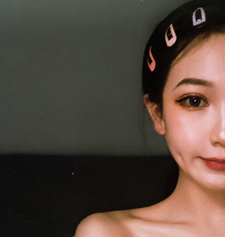 一个悦亮🌙-浙江省·杭州市·江干区-抖音-擅长摆拍 擅长p图 做过拍板模特 支持无风险寄拍 支持探店打卡