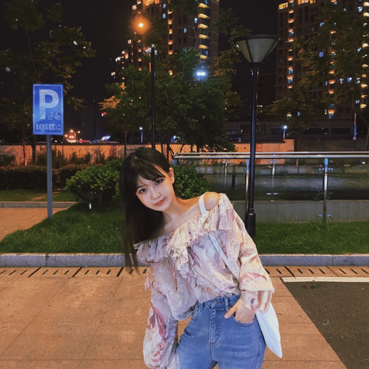 一个悦亮🌙-浙江省·杭州市·江干区-抖音-擅长摆拍 擅长p图 做过拍板模特 支持无风险寄拍 支持探店打卡
