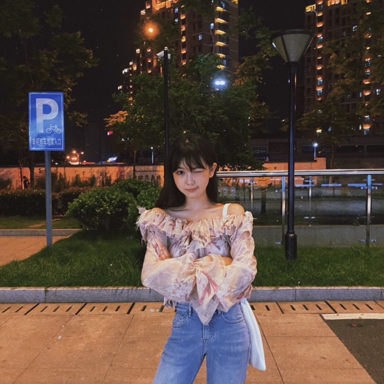 一个悦亮🌙-浙江省·杭州市·江干区-抖音-擅长摆拍 擅长p图 做过拍板模特 支持无风险寄拍 支持探店打卡