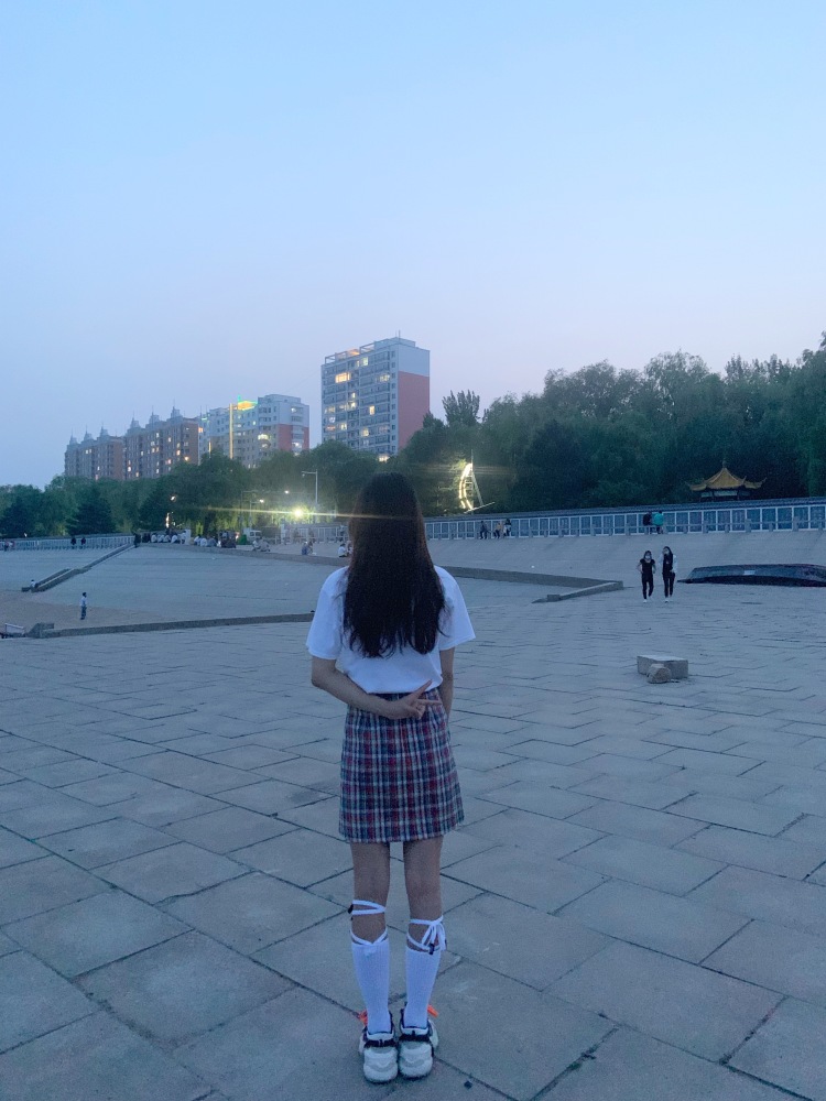 小a-黑龙江省·哈尔滨市·通河县-微博-身高164、体重88斤
接淘宝买家秀寄拍，不垫付
风格甜美风、制服、古风、复古均可
喜欢风格很多种，期待合作。
