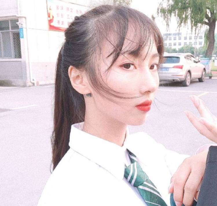 Mi Manchi-湖北省·襄阳市·樊城区-抖音 *** -在校学生 美术专业
可接商品买家秀、校园推广、软文推广、开箱测评等