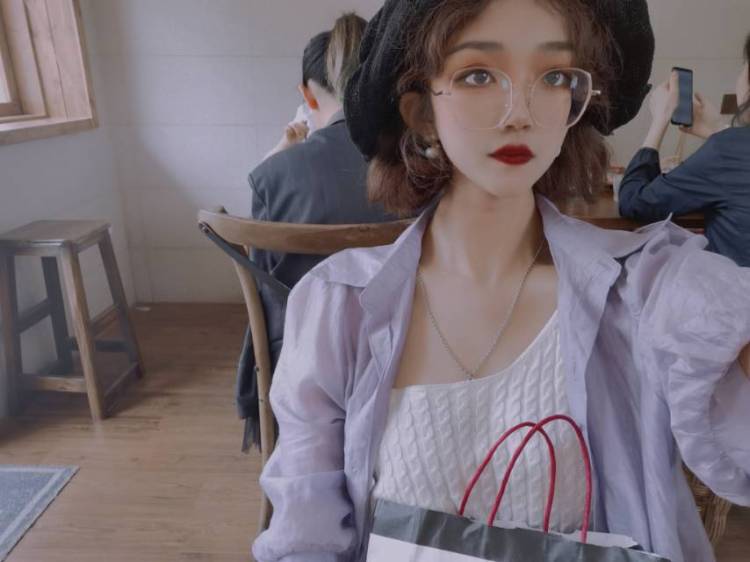 章章鱼丸子-江苏省·南通市·通州区-抖音,***-我喜欢拍照,喜欢化妆,对化妆品很了解,身高163体重88斤,身材匀称,认真负责,照片质量高,相信我的审美