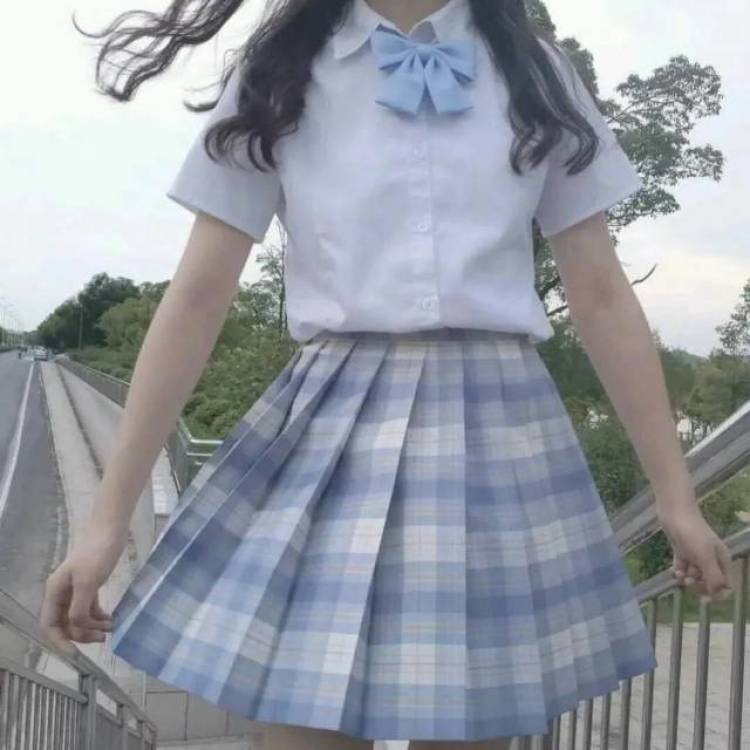 菲姐-安徽省·芜湖市·芜湖县-抖音，微博，快手，***-一名04年的中专生喜欢拍照，唱歌🎤，喜欢好看的衣服炒鸡喜欢jk裙