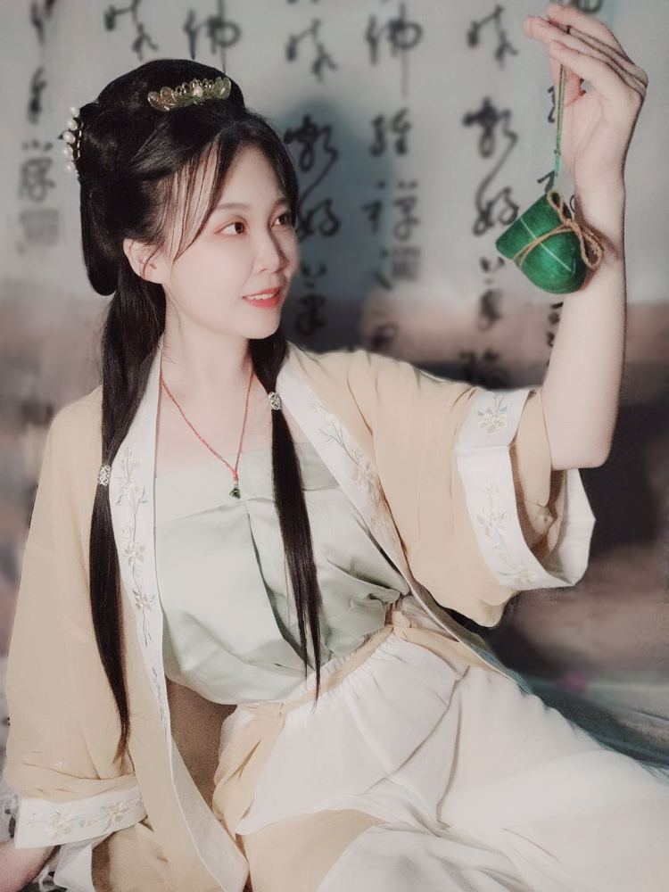 狐仙卿卿-湖北省·武汉市·江岸区-朋友圈,微博,抖音-平时喜欢拍照,会P图,可以做淘宝模特,接寄拍,买家秀等,有意的商家可以联系我~