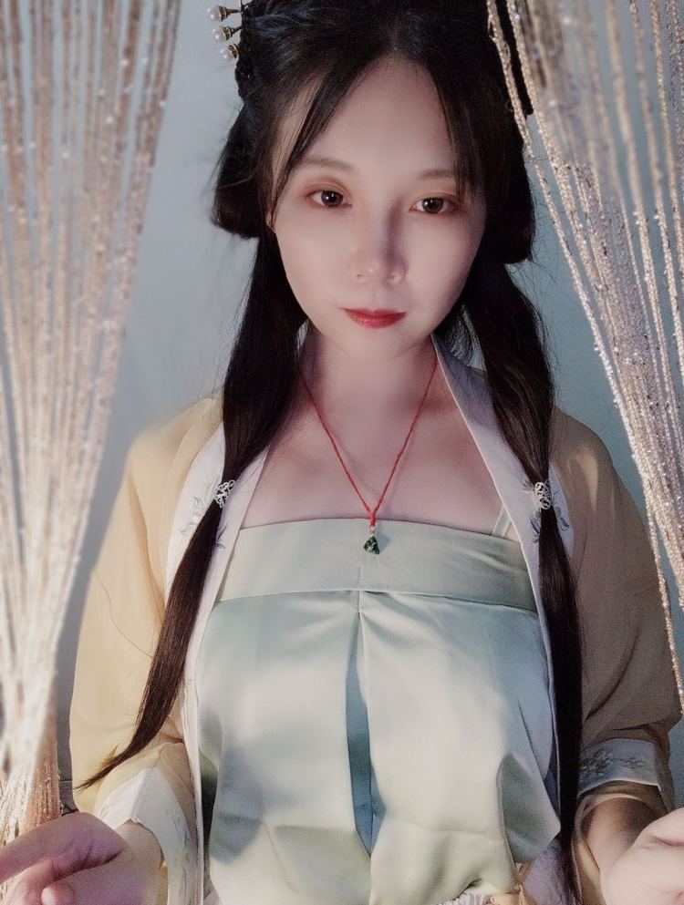 狐仙卿卿-湖北省·武汉市·江岸区-朋友圈,微博,抖音-平时喜欢拍照,会P图,可以做淘宝模特,接寄拍,买家秀等,有意的商家可以联系我~