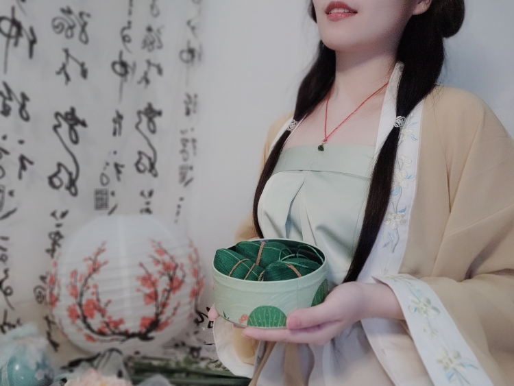 狐仙卿卿-湖北省·武汉市·江岸区-朋友圈,微博,抖音-平时喜欢拍照,会P图,可以做淘宝模特,接寄拍,买家秀等,有意的商家可以联系我~