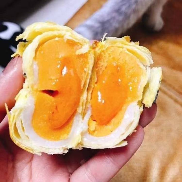 流心酥蛋黄酥直销代发-广西壮族自治区·南宁市·江南区--请各位网红达人推广本店美食：蛋黄酥、流心酥、黑金酥、黑金流心酥四款产品，可通过直播、朋友圈、抖音、***、头条、知乎、微博等各种渠道推广！只要你有流量，有粉丝，都欢迎合作！
