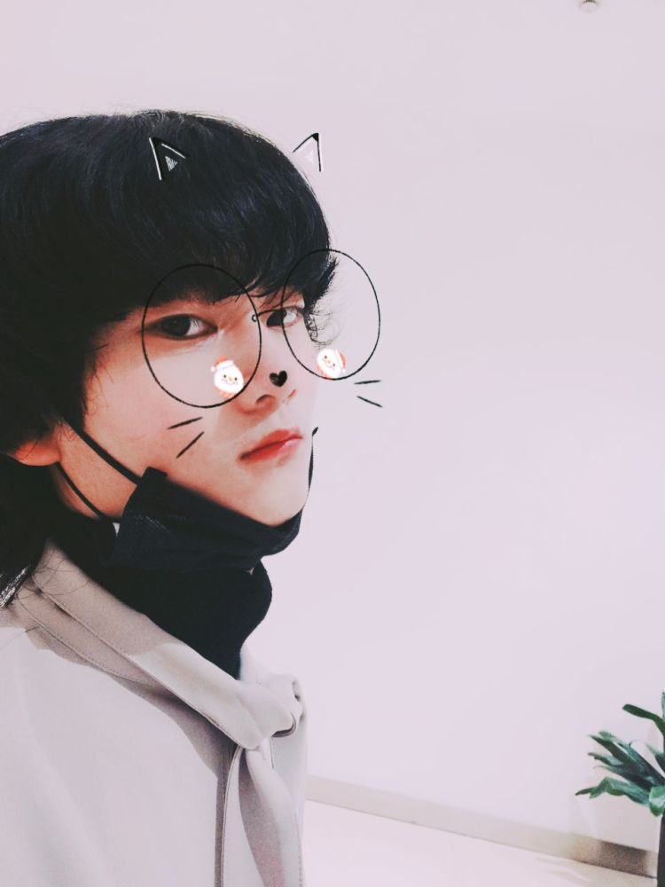 Igor-江苏省·常州市·新北区--我做过三年T台模特练习生,两年模特加助教。现在自己投资各种店,坐等收钱每天无聊就试试网拍接单,可以多件或者多套,也请相信我的穿搭审美